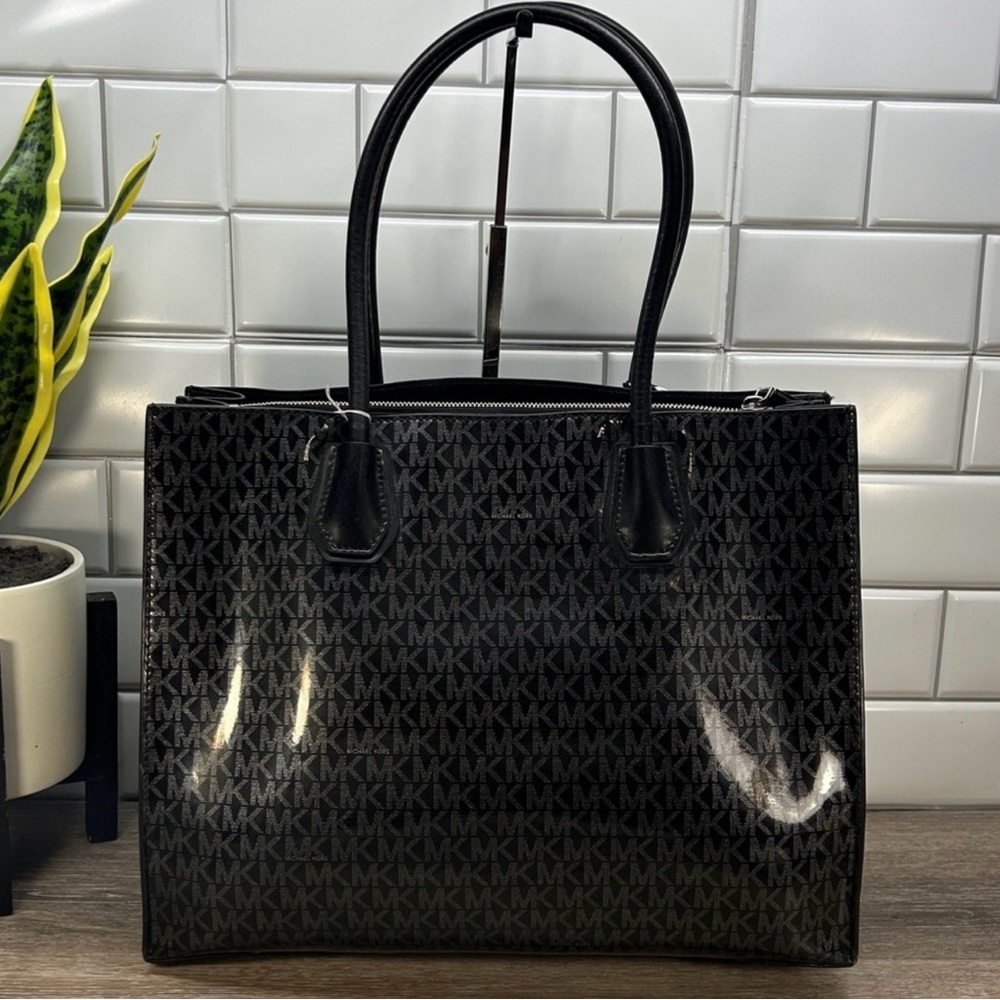 Michael Kors Monogram Tote! Preloved!! - Picture 2 of 14